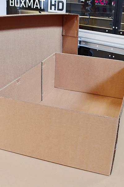 Box made with boxmaking machine